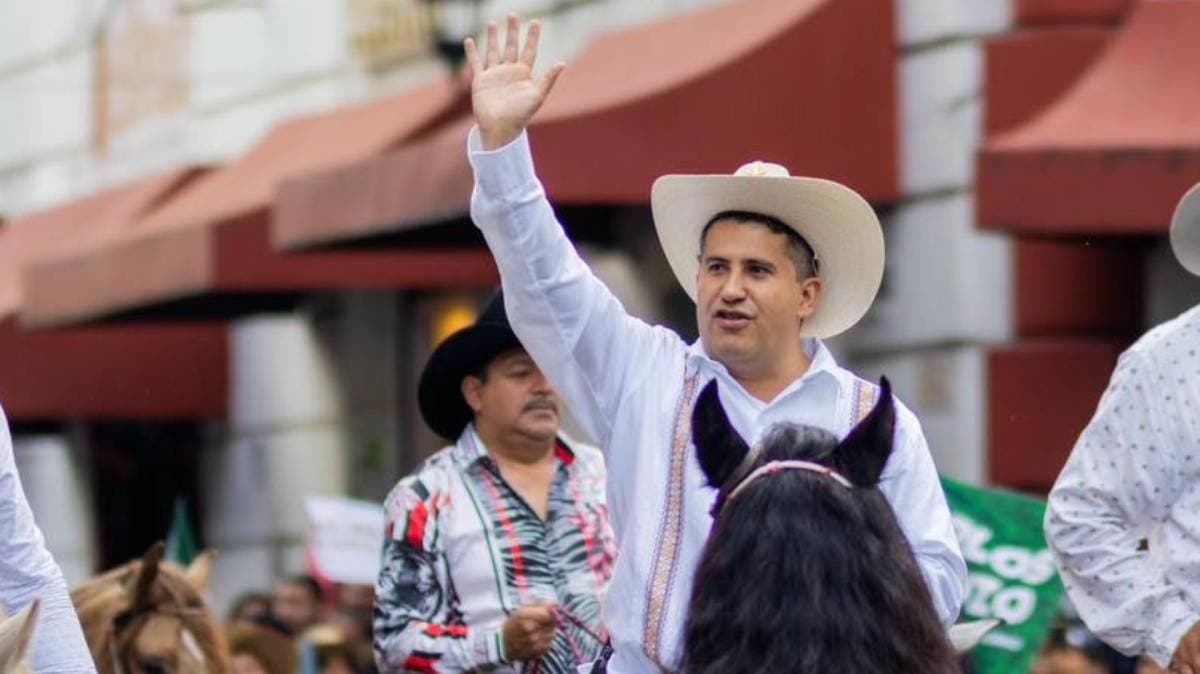 Detienen a siete escoltas del alcalde Carlos Manzo; investigan posible responsabilidad en el caso