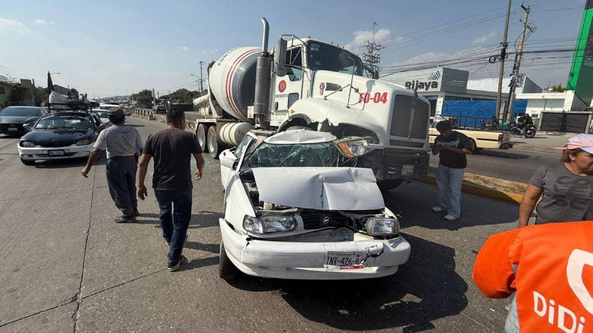 Tragedia en la Puebla-Tehuacán: dos mujeres mueren tras ser aplastado su vehículo por una revolvedora