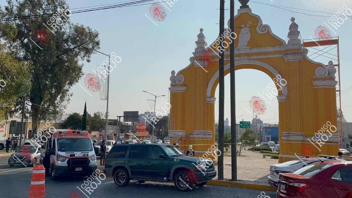Trabajador cae del Arco de Loreto mientras instalaba luces navideñas; está en estado crítico