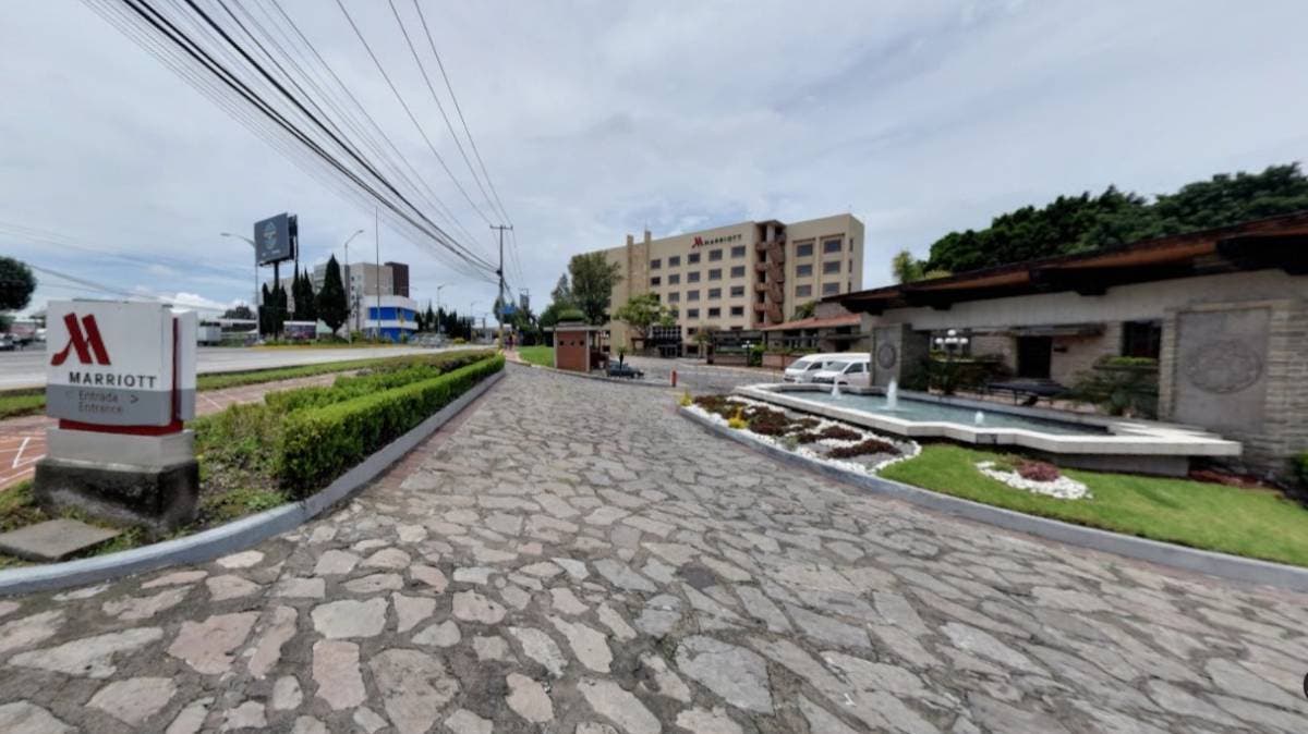 Violento asalto en Hermanos Serdán deja a una mujer baleada frente al Hotel Marriott en Puebla