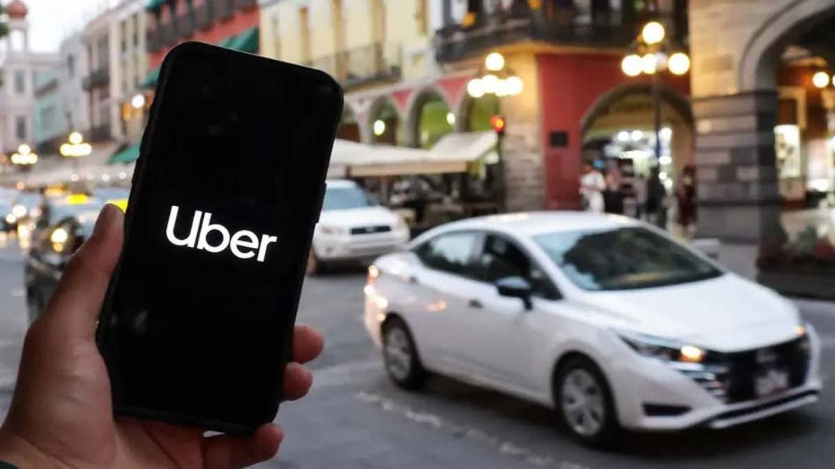 Puebla exigirá licencia mercantil a más de 10 mil conductores de Uber y Didi