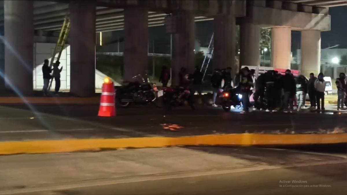 Motociclistas ilegales toman Atlixcáyotl y causan accidente mortal a media noche