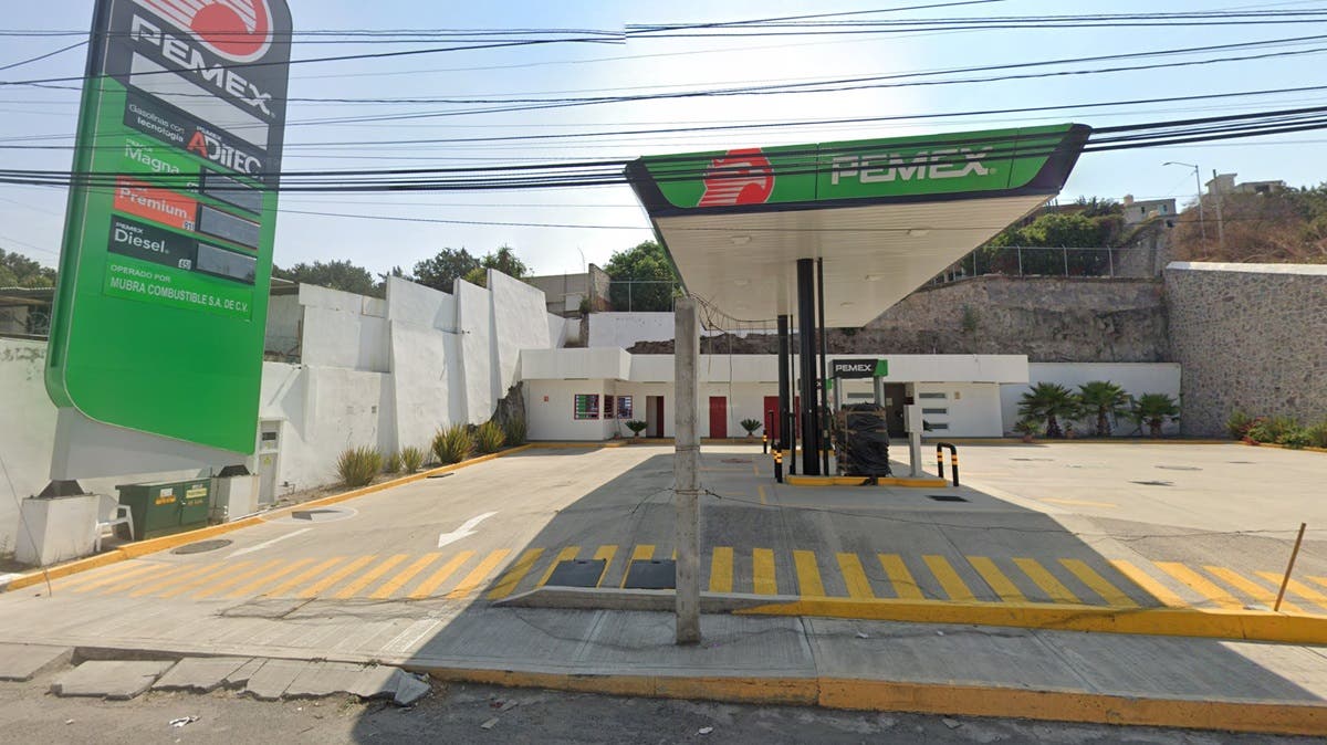 Asalto en 10 segundos: motociclista finge ser cliente y roba efectivo en gasolinera de Boulevard Clavijero