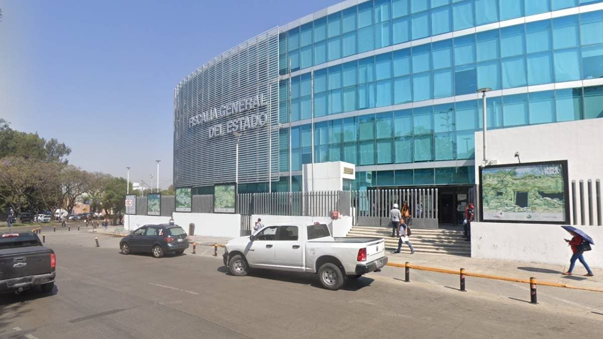 Robo en Amozoc: sustraen vehículo de un agente ministerial con dos armas dentro; operativo en curso