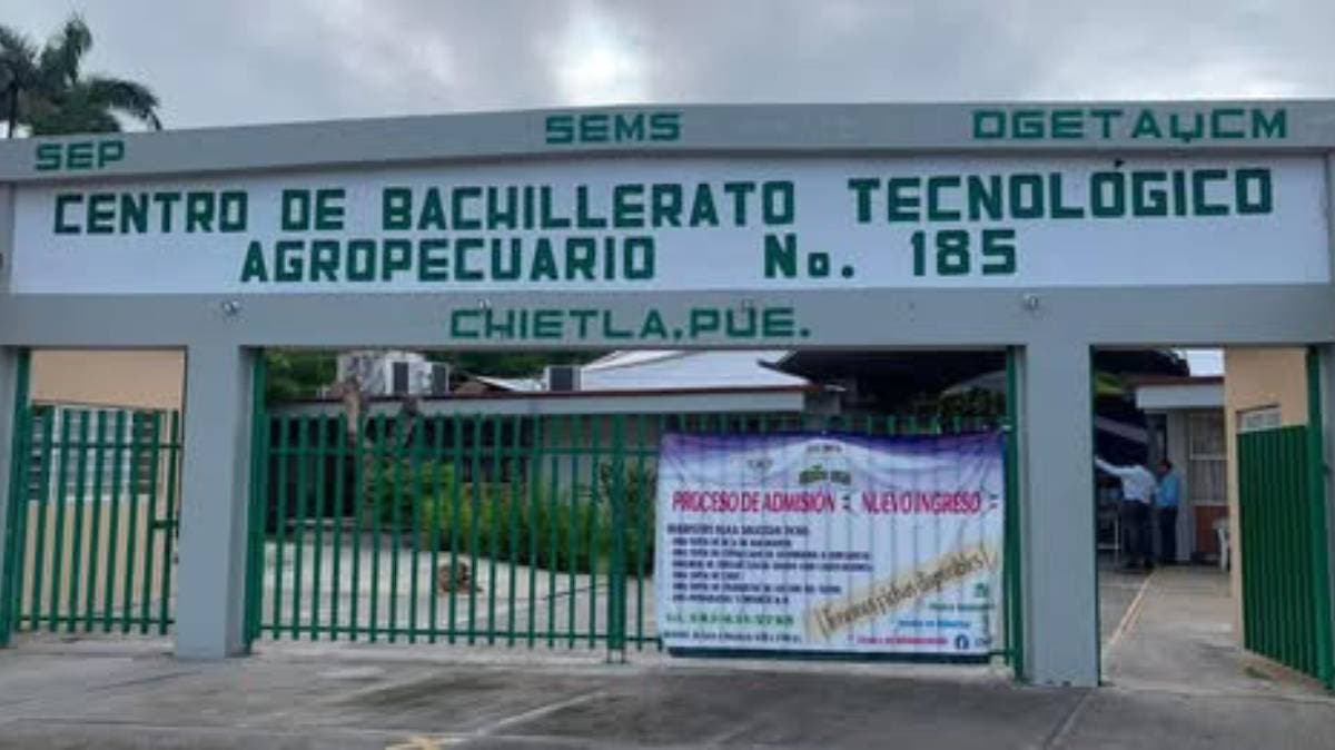 Alumno de 15 años ingresa con arma de fuego a bachillerato en Chietla; activan protocolo de emergencia