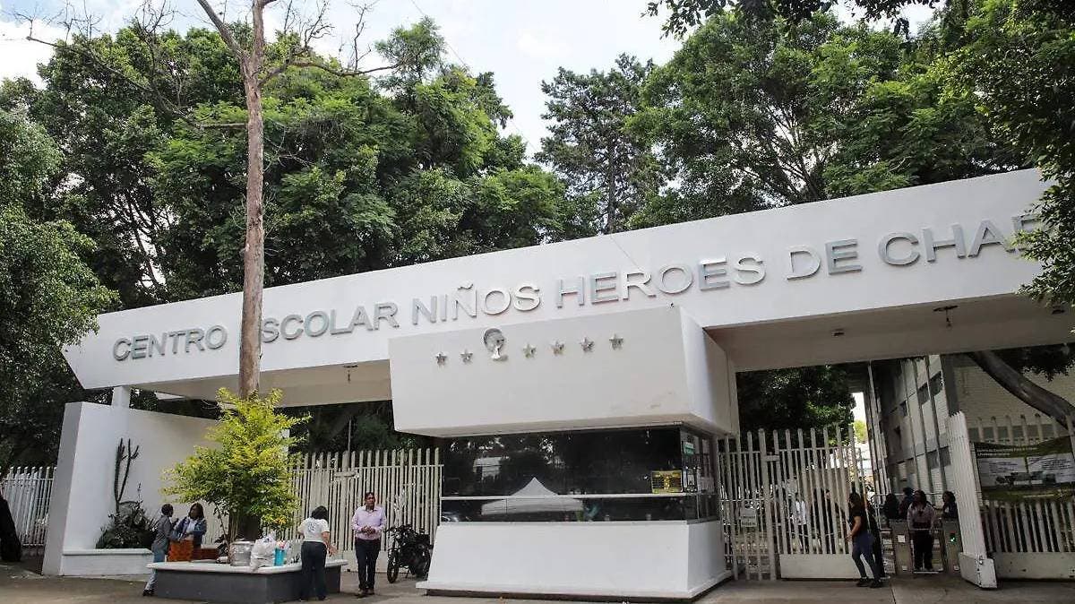 Padres denuncian baños deplorables en CENHCH; director prioriza pants de $1,500