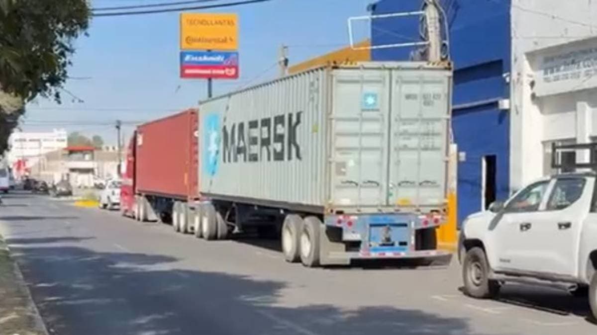 Intento de robo en Puebla: delincuentes drogan a operador pero no logran llevarse el camión con llantas