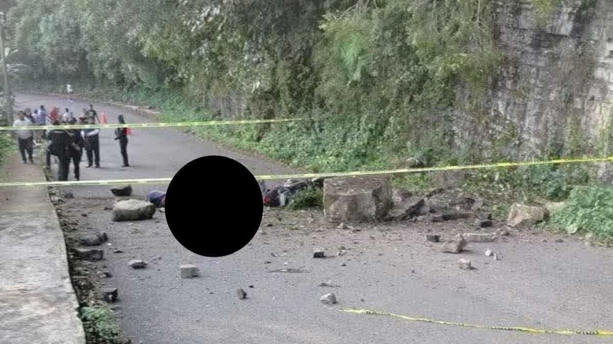 Tragedia en Jonotla: derrumbe sorprende a pareja de motociclistas y deja una víctima mortal