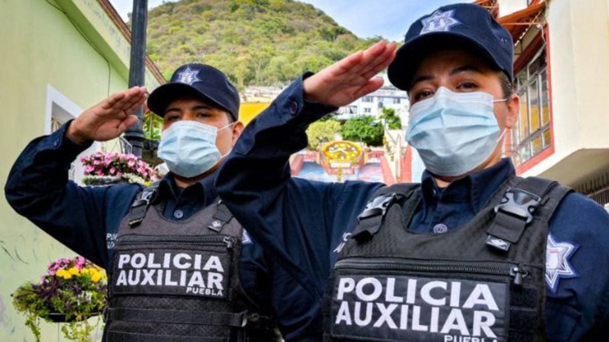 Mujer deja inconsciente a policía y le roba su arma en Cuautlancingo