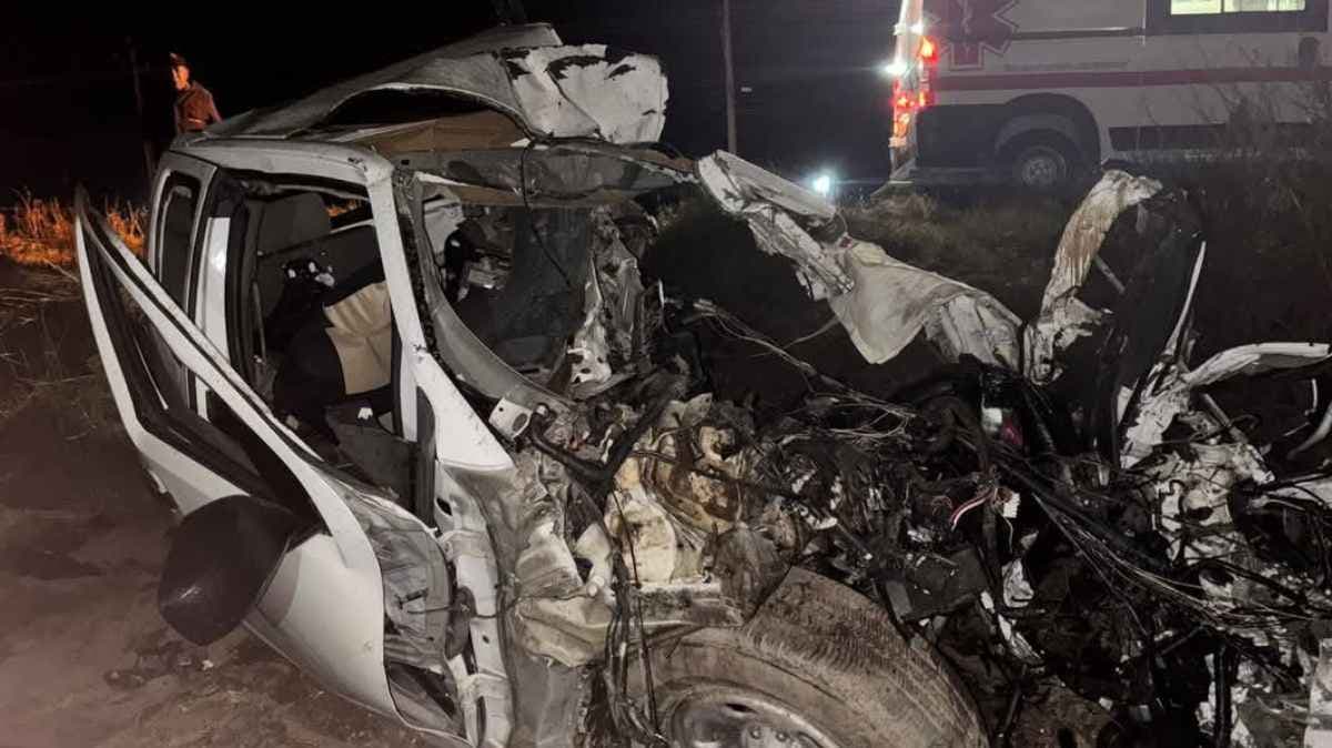 Joven militar muere en choque frontal sobre la carretera El Seco–Azumbilla; conductor del tráiler huyó del lugar