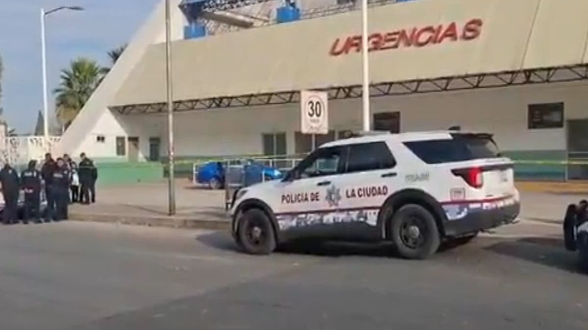 Llega con vida al hospital, pero muere en el auto: tragedia frente a Traumatología en Puebla