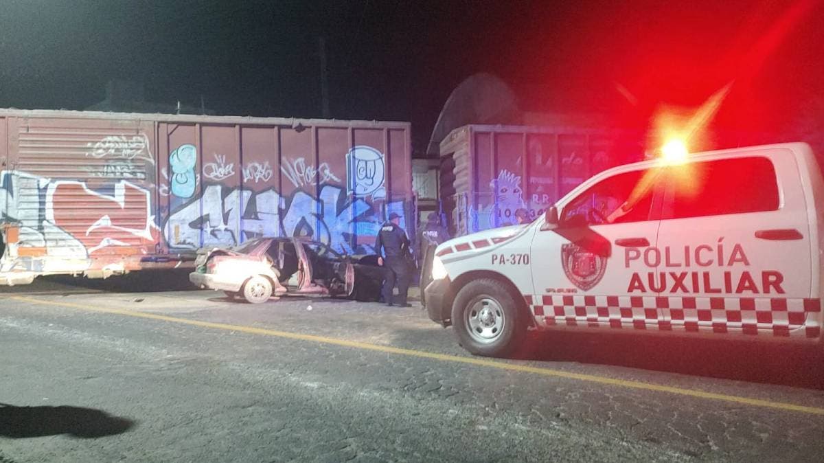 Intento fatal de ganarle el paso al tren deja cuatro heridos en la carretera Amozoc–Acajete