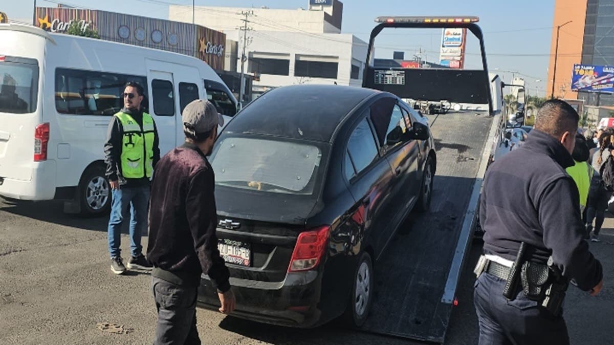 Buscan usar a la Guardia Nacional para retirar taxis pirata del Aeropuerto de Puebla