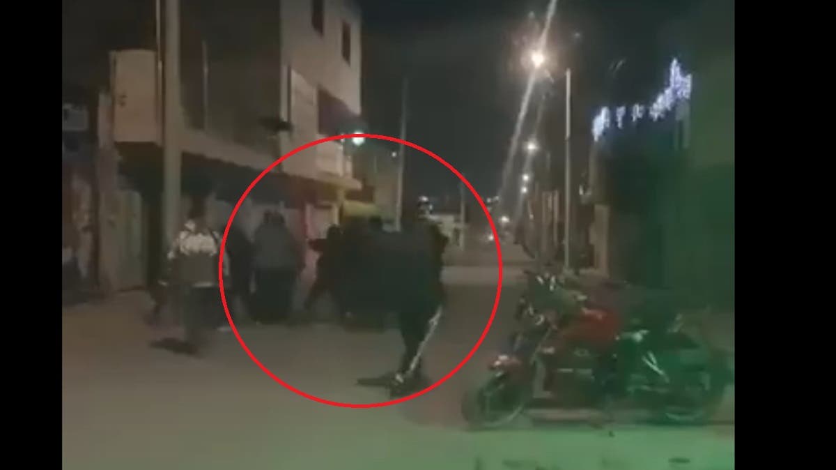 Riña campal en negocio de “micheladas” desata alarma en la 22 Sur; vecinos temen por su seguridad (VIDEO)