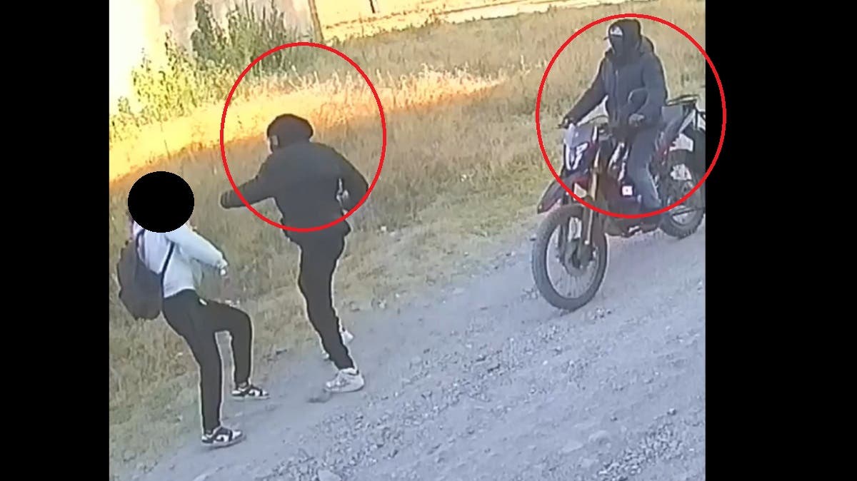 A plena luz del día: encañonan y golpean a estudiante cuando iba a la escuela en Puebla (VIDEO)