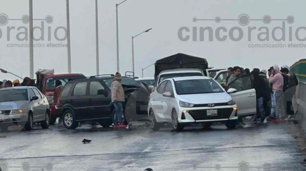Choque en puente de la Central de Abasto paraliza el acceso a Puebla y colapsa la vialidad