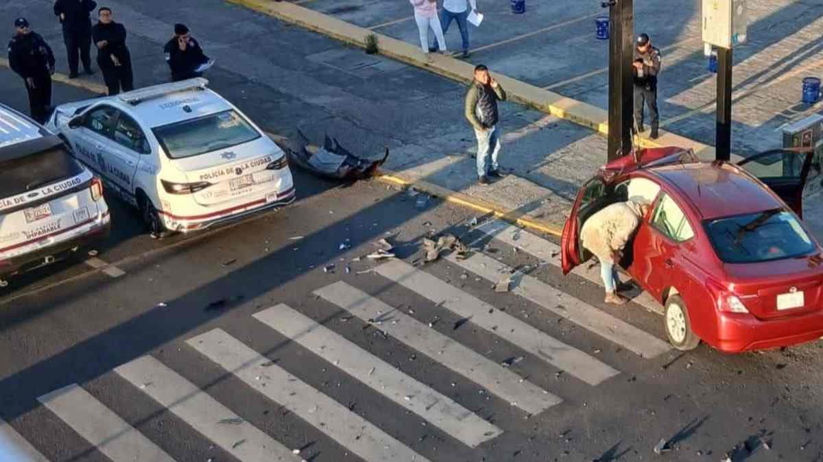 Choque entre patrulla de la SSC Puebla y auto particular en Bulevar Norte deja un lesionado