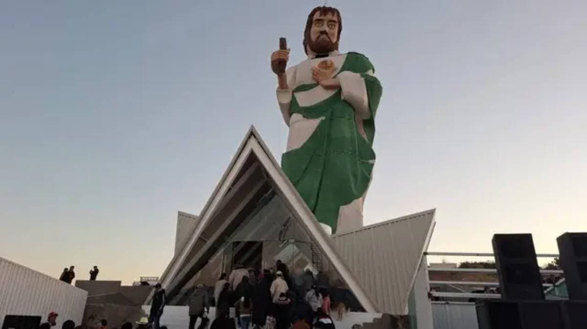 Escultura monumental de San Judas en Esperanza desata burlas y críticas en redes
