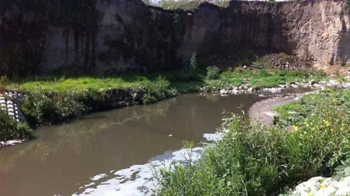 Hombre herido de bala logra sobrevivir tras ser arrojado a una barranca en San Martín Texmelucan