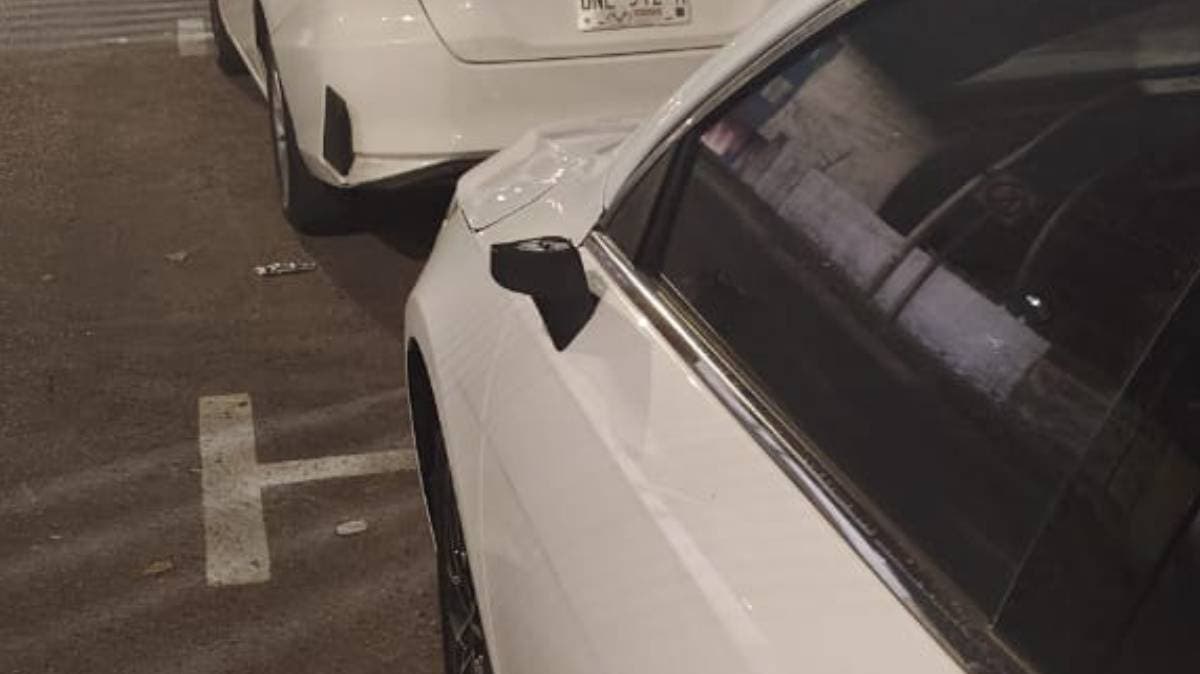 Médico denuncia robo de autopartes frente al Hospital San Alejandro pese a vigilancia cercana