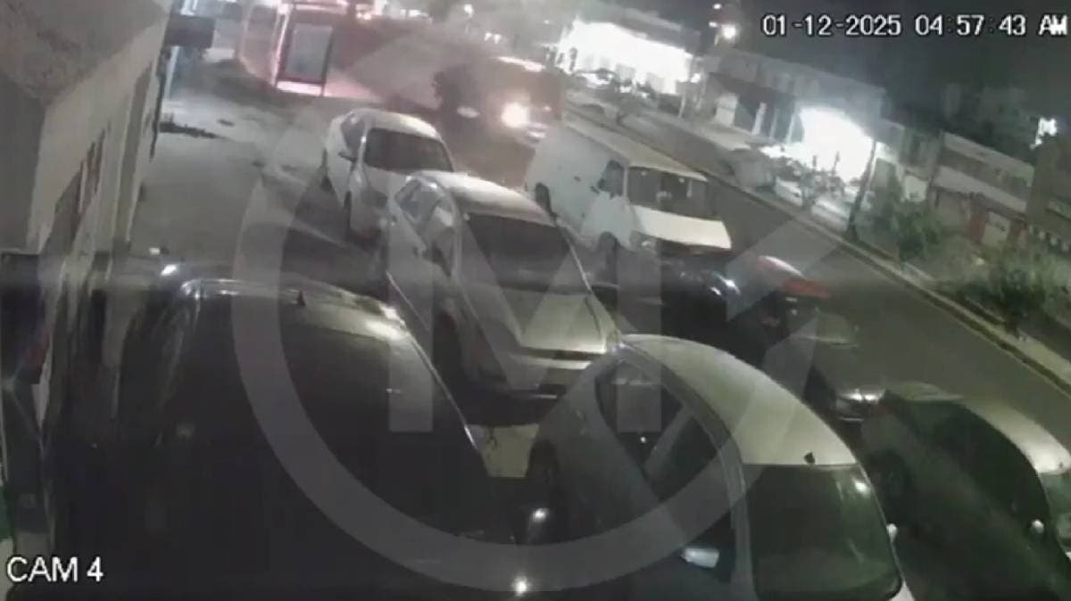 Impactante choque en Puebla: pipa se lleva 5 vehículos tras colisión y huye del lugar