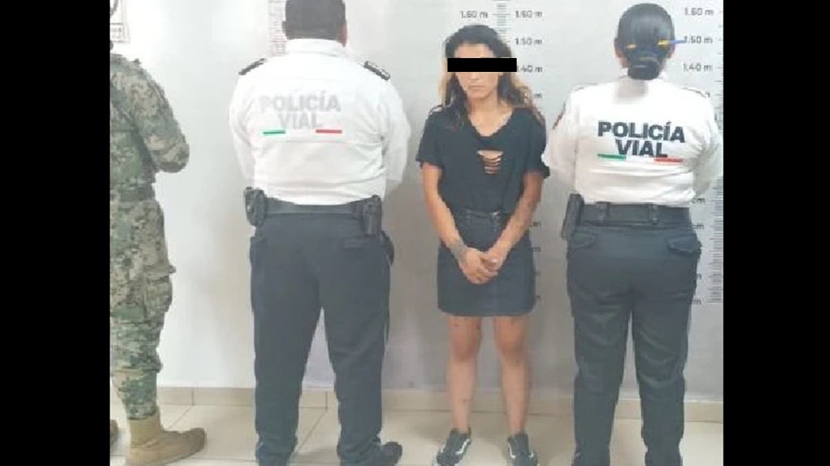 Detienen en Cuautlancingo a mujer con auto robado y a hombre que fingía ser agente de la FGE