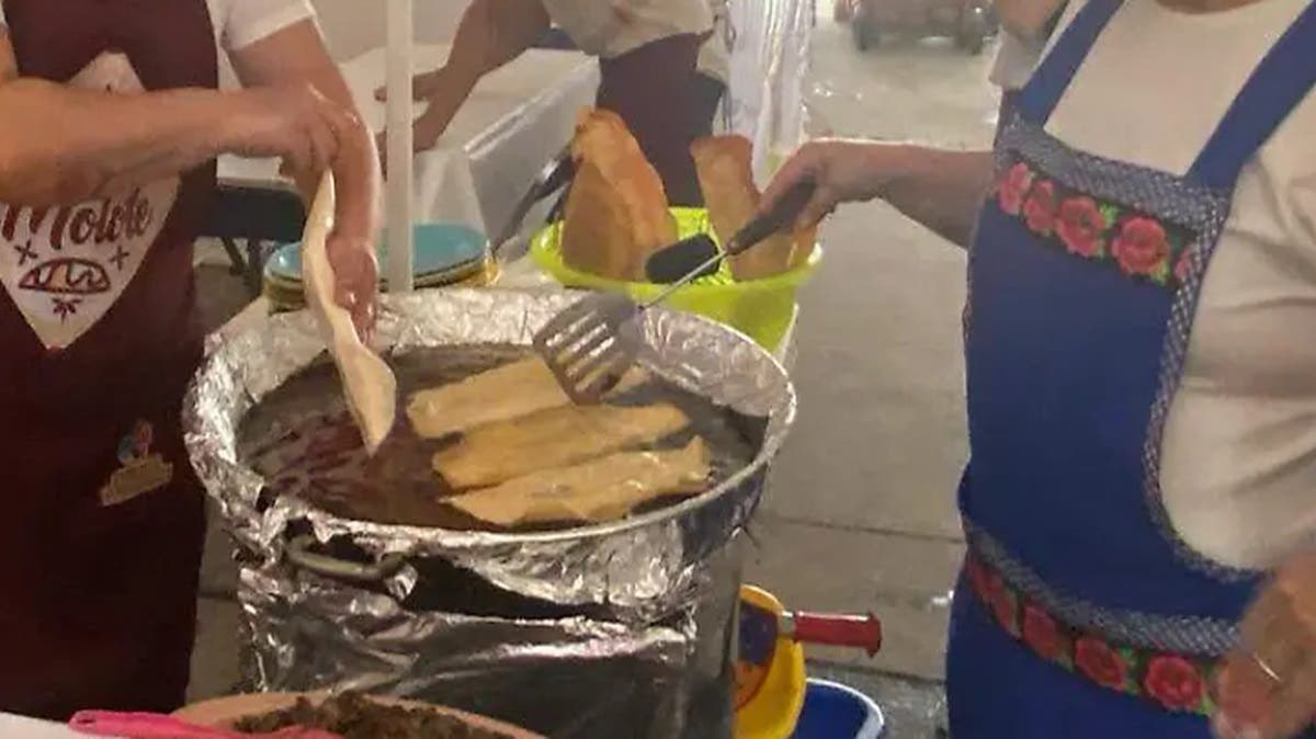 Clientes y empleados, víctimas de robo en negocio de molotes en Puebla