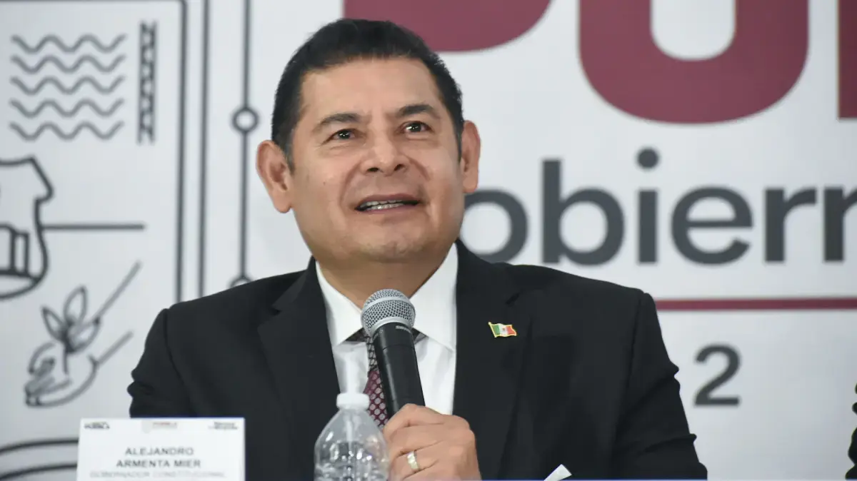 Gobernador Armenta acumula 101 viajes en 10 meses sin transparentar gastos