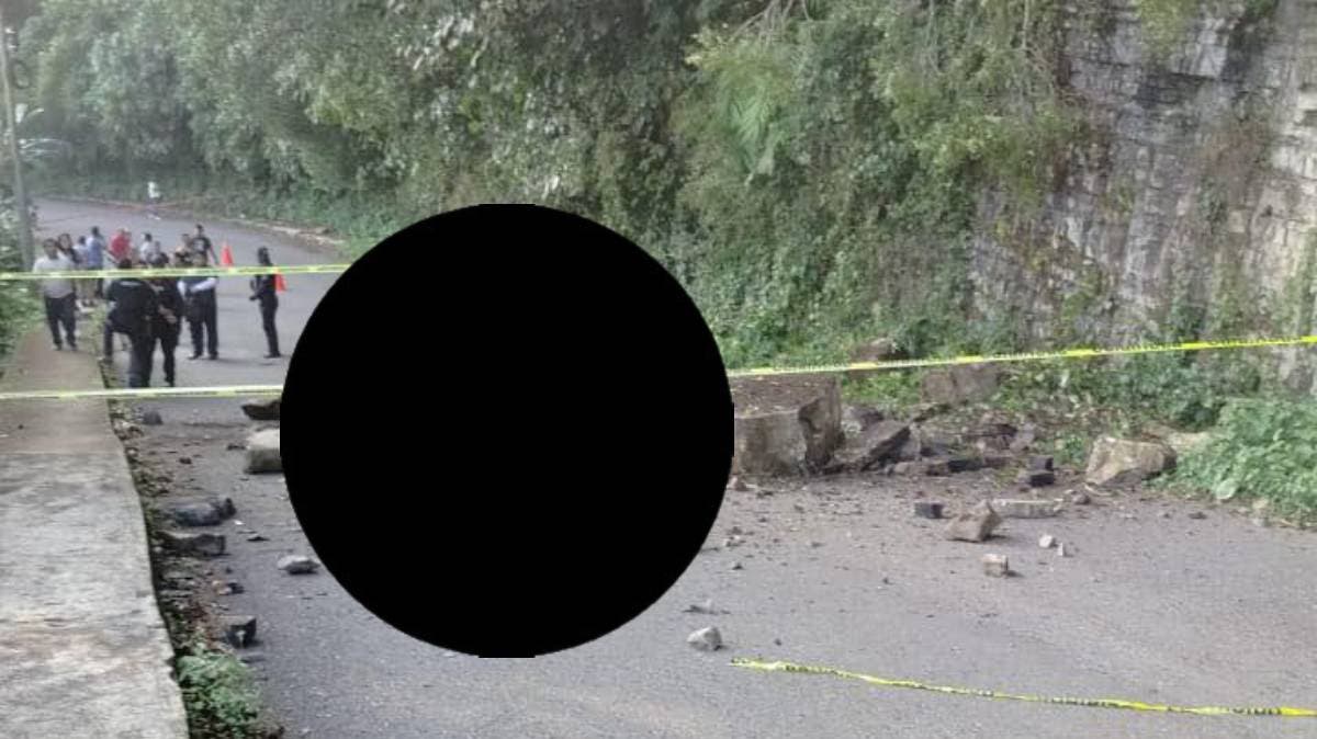 Tragedia en la carretera Jonotla–Tepetitlán: derrumbe sorprende a pareja, mujer muere en el lugar