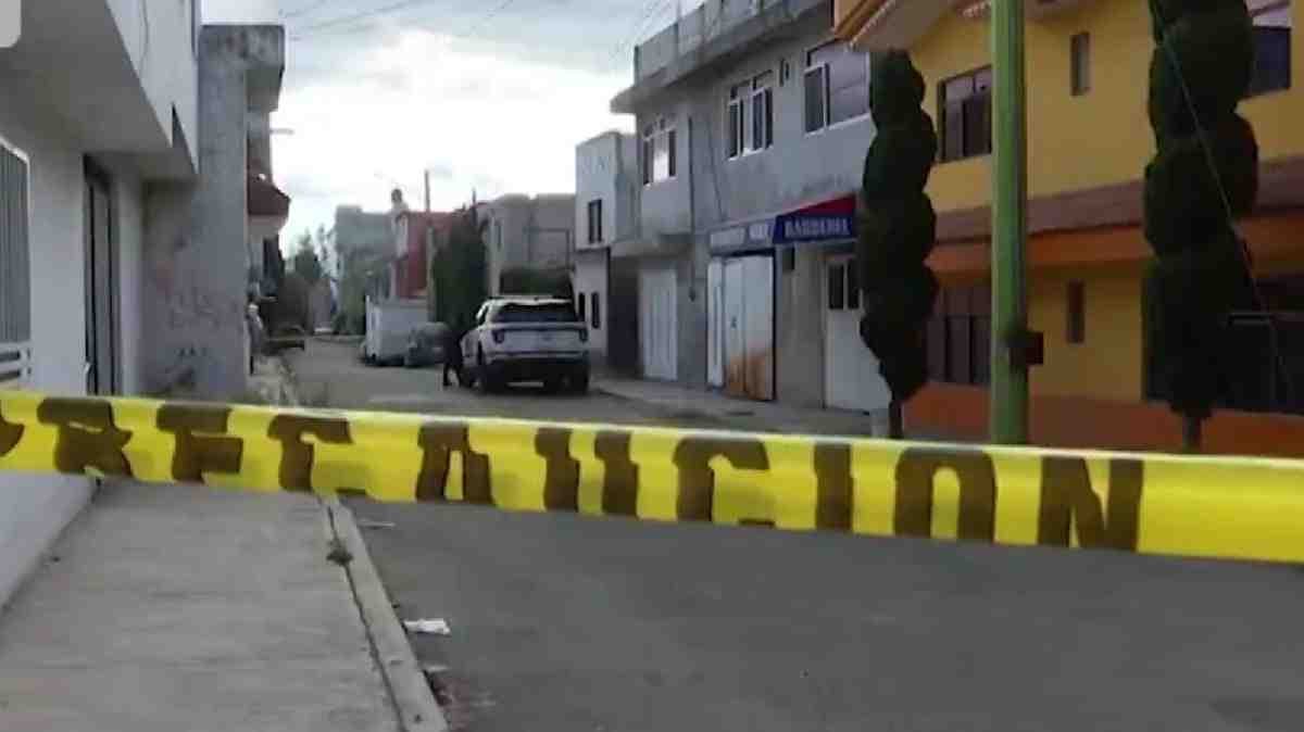 Hallan a una mujer muerta en su vivienda y rescatan a su bebé con vida en Puebla
