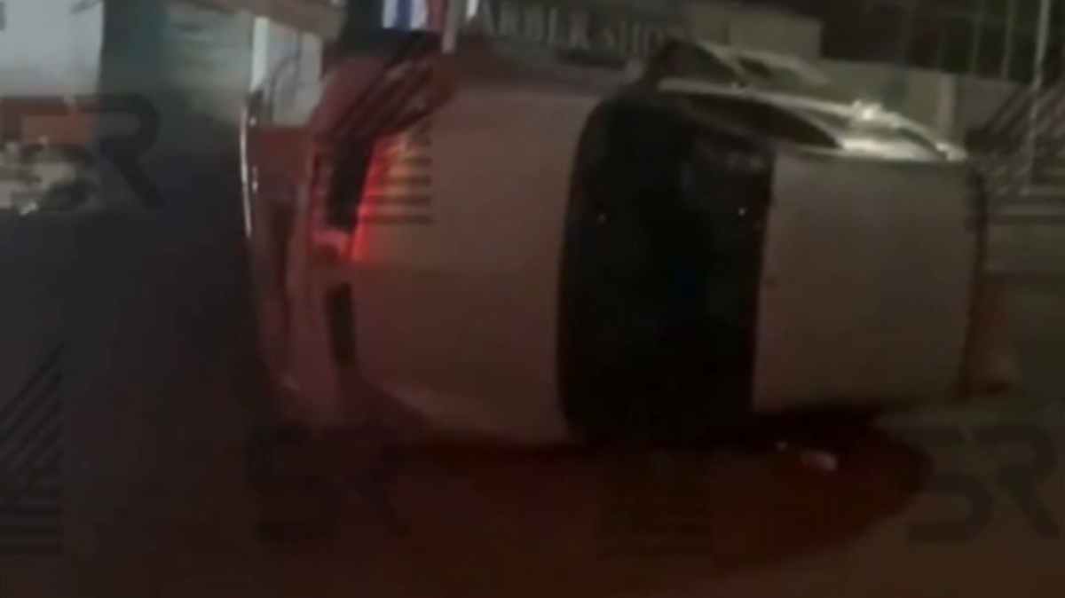 Volcadura en colonia Los Volcanes genera alarma; conductor presuntamente ebrio