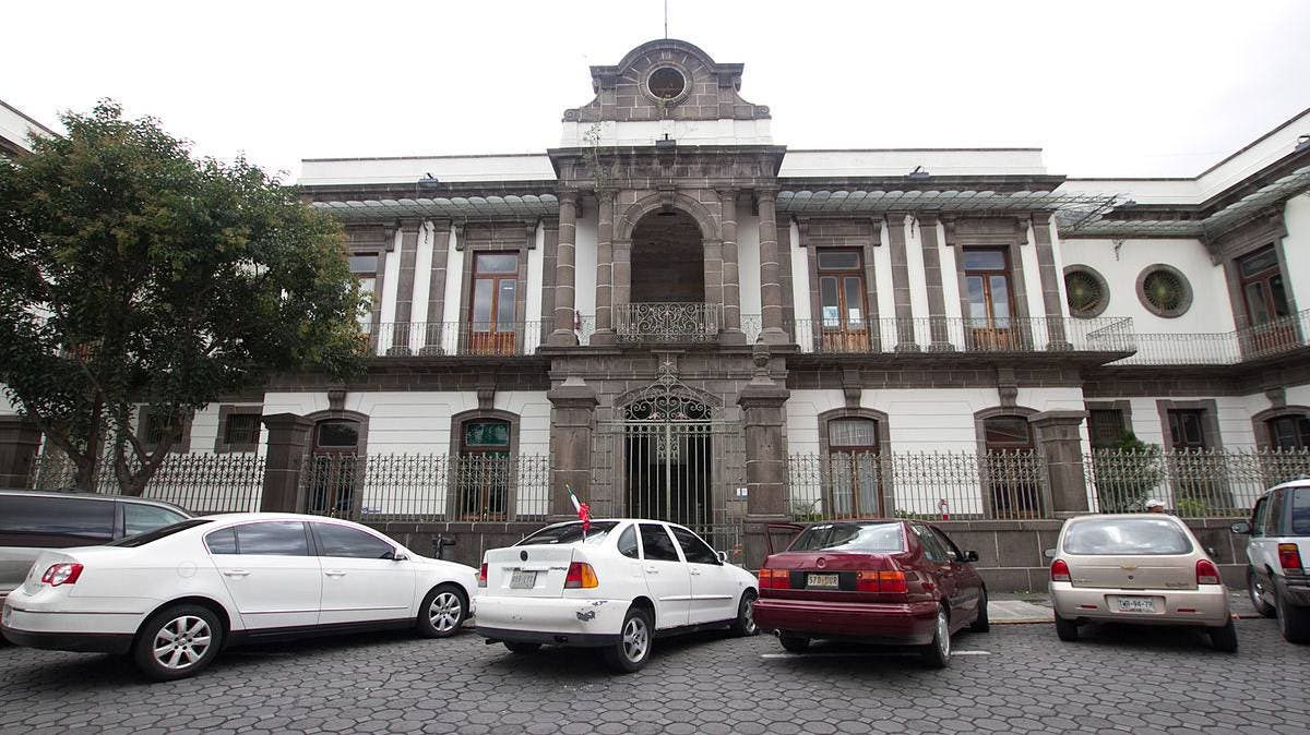 Denuncian presiones en el DIF Puebla para firmar contratos y perder antigüedad laboral