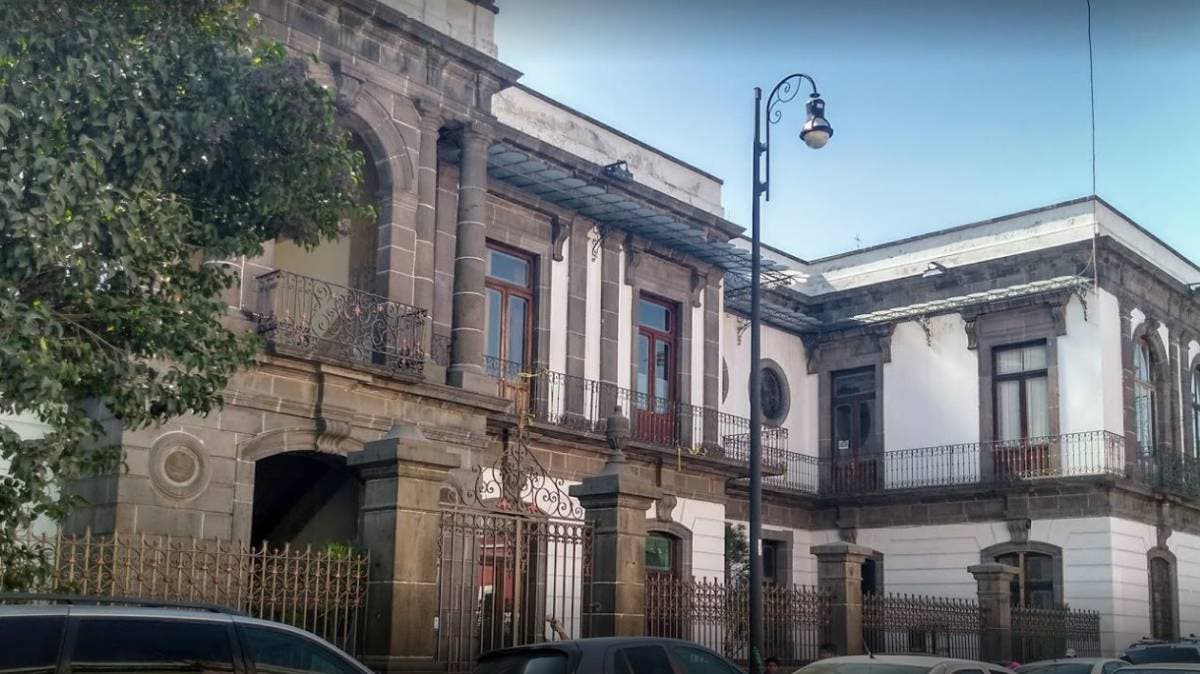 Denuncian abusos laborales y gastos irregulares en el DIF estatal de Puebla