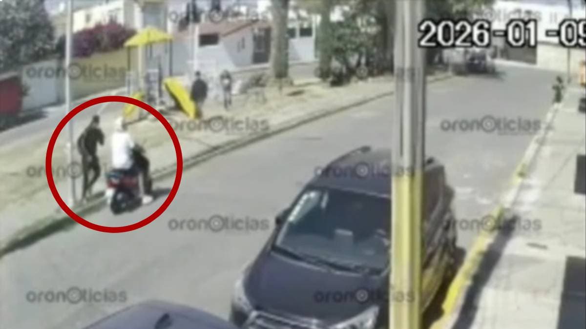 Motociclistas asaltan a niños en Jardines de San Manuel, Puebla; uno intenta detenerlos