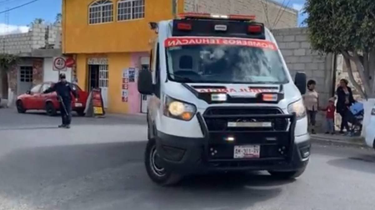 Camioneta atropella a hombre dormido en calle de Tehuacán; conductor huyó