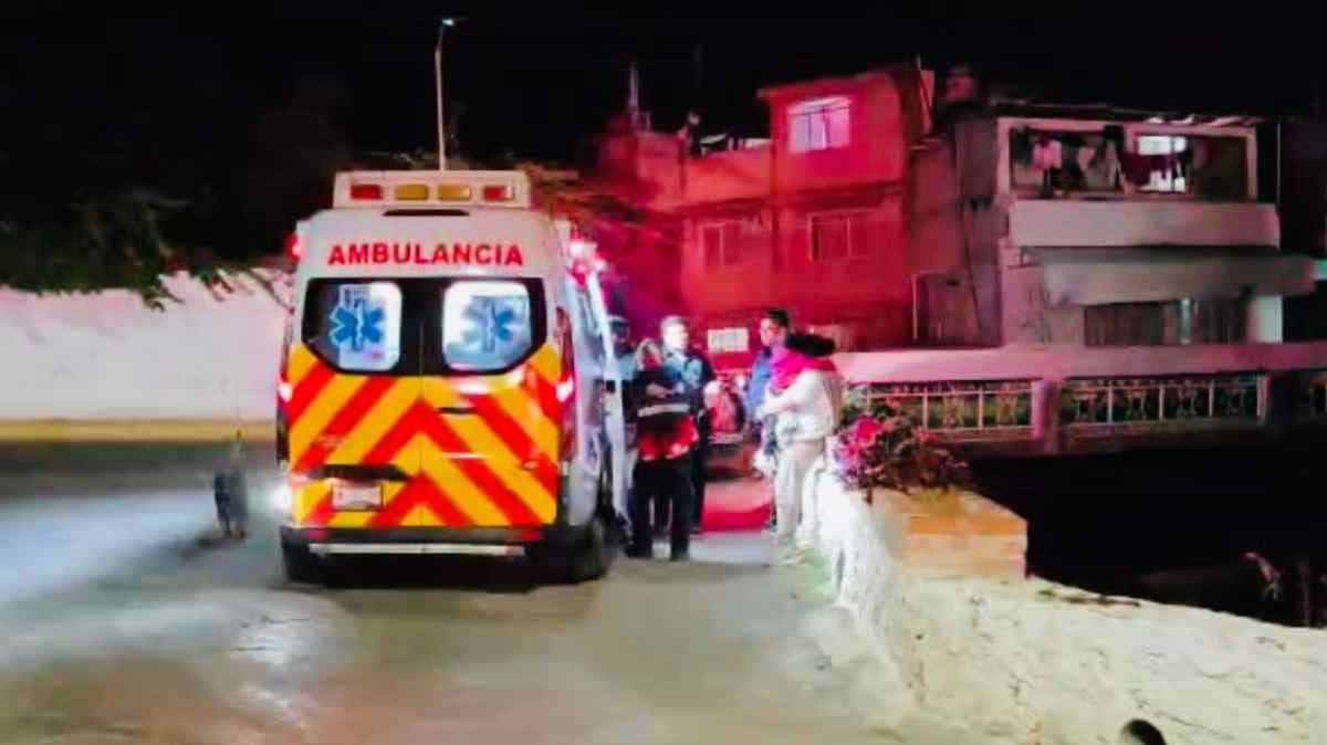 A centímetros del abismo: una familia sobrevive a un accidente vial en un cruce crítico de Atlixco