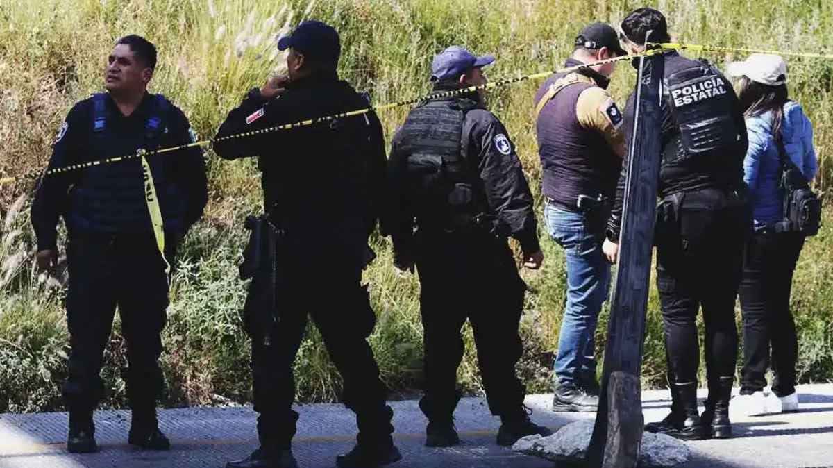 Cadáver semienterrado en campos de Tlalnepantla moviliza a autoridades y Fiscalía