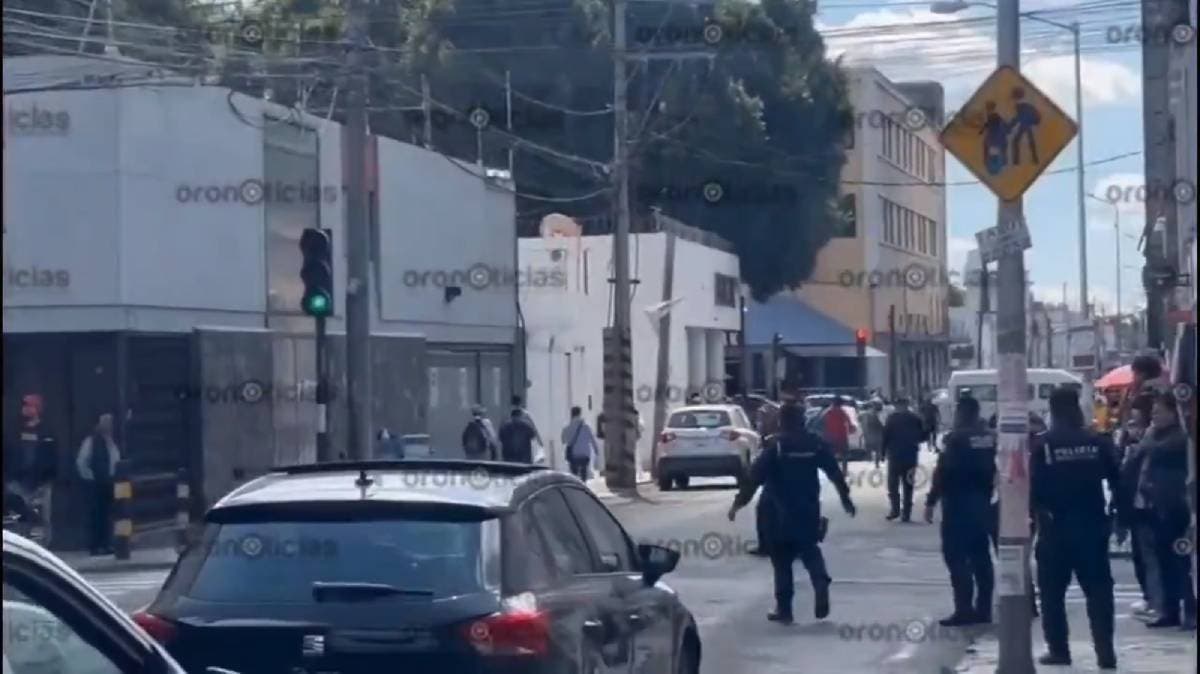 Ambulantes protagonizan pelea en Puebla; policías intervienen sin detenidos