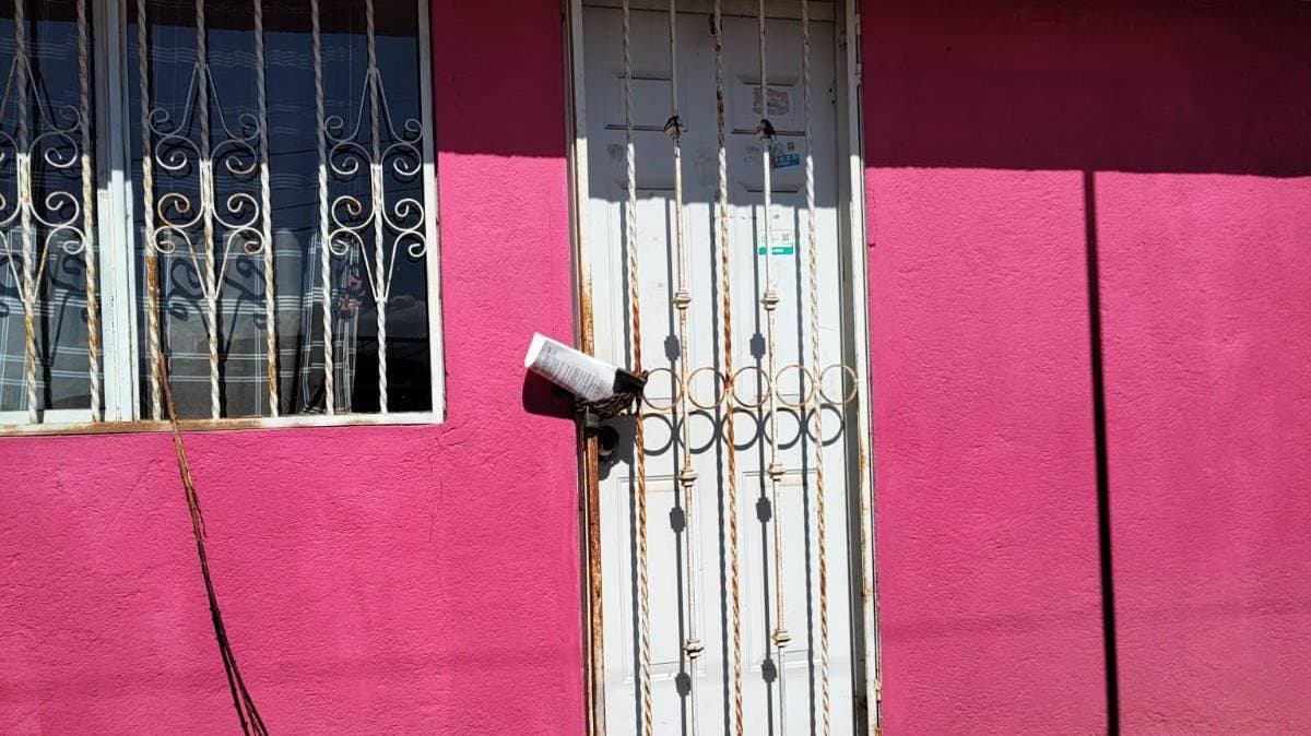 Autoridades dejan sin alimento a perro maltratado en Zacatlán por no ingresar a la casa; dejan aviso en inmueble abandonado