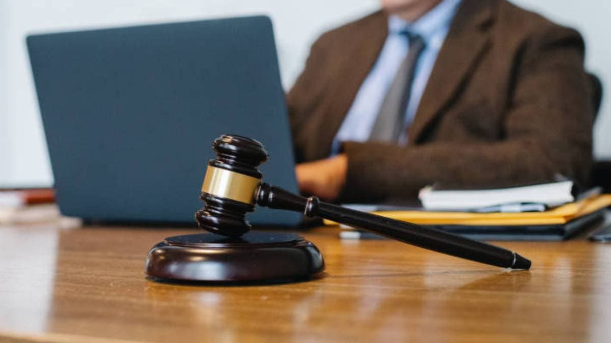 Violento robo en despacho de abogados: cuentahabiente seguido desde banco y despojado de 85 mil pesos