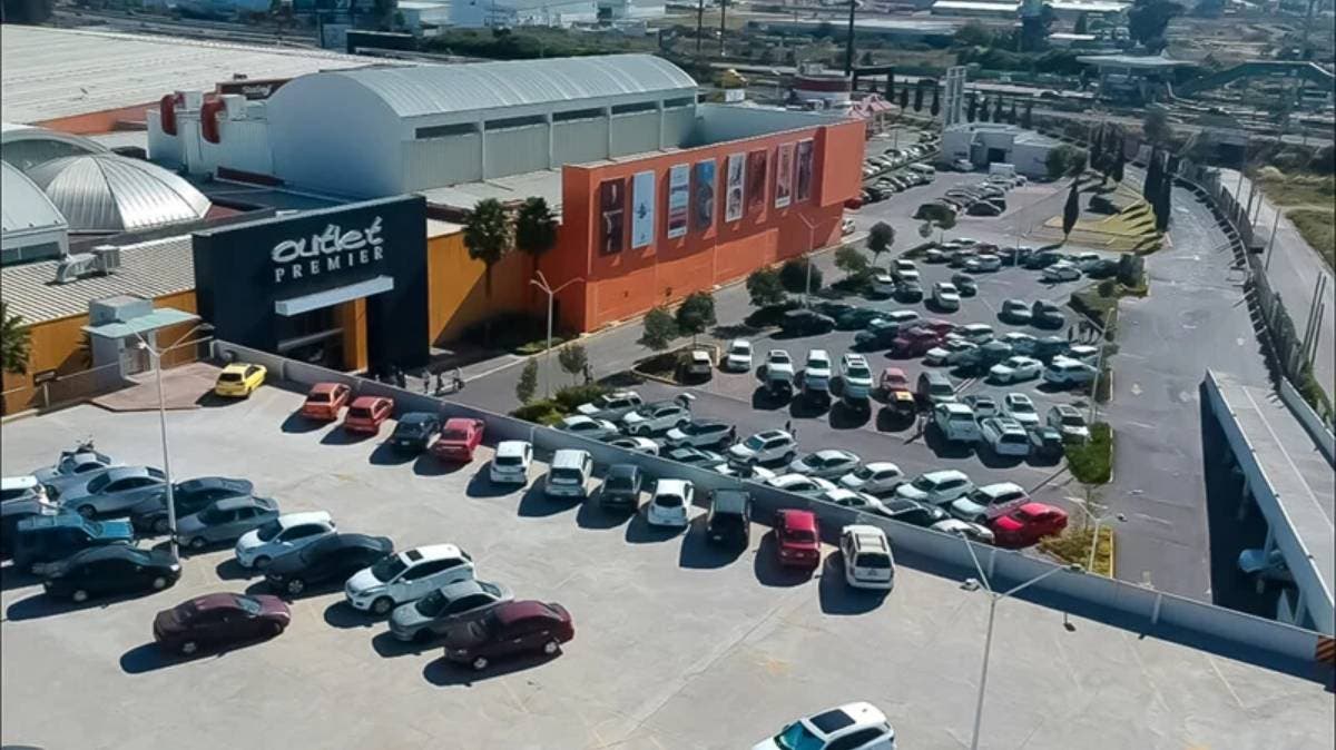 Proponen estacionamiento gratuito y seguro obligatorio en plazas y hospitales de Puebla