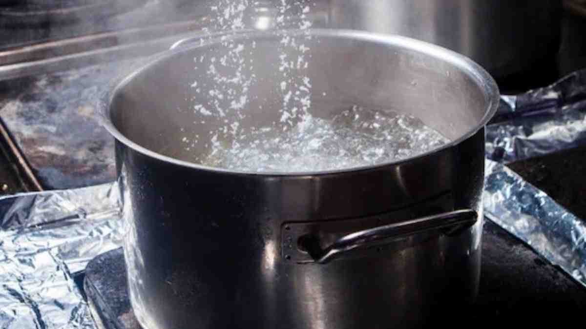 Niño de tres años sufre quemaduras graves en Ajalpan: un descuido doméstico bajo investigación