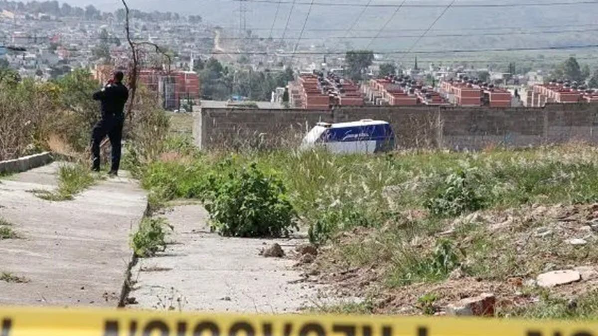 Encuentran el cuerpo de una joven mujer sin vida y huellas de violencia en un camino de terracería en Puebla