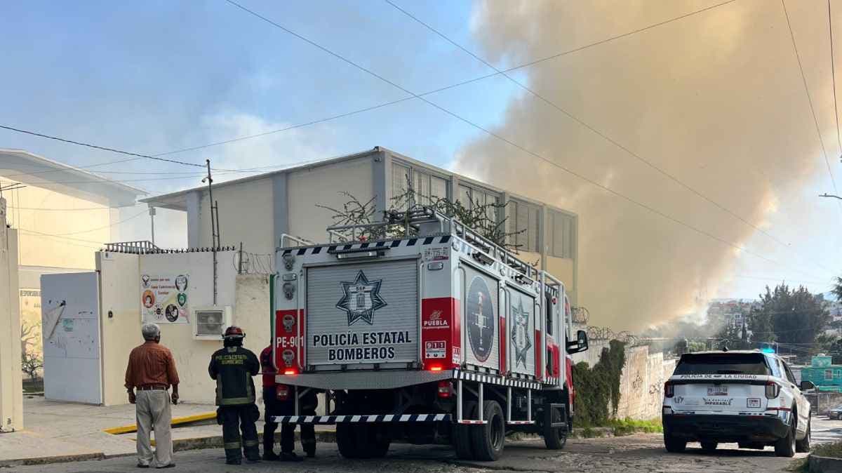 Conato de incendio en bachillerato de Puebla genera alarma a un día del inicio de clases