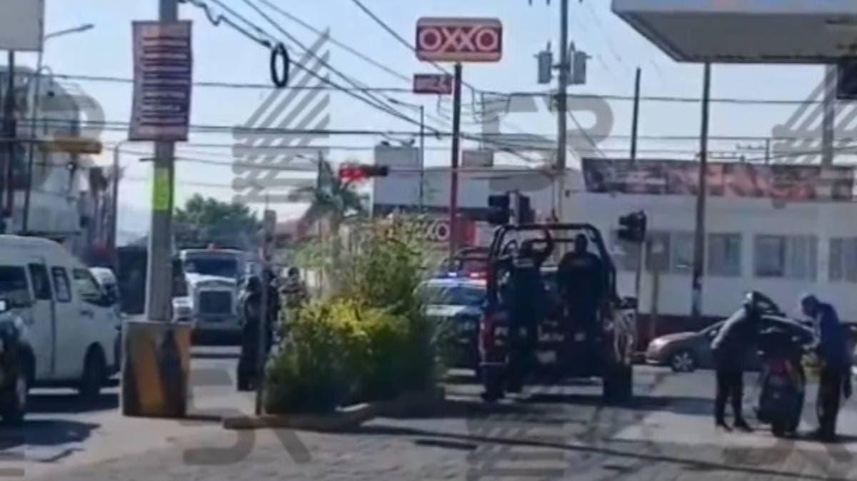 Asalto en tienda Oxxo desata operativo policiaco en Atlixco; hay personas detenidas