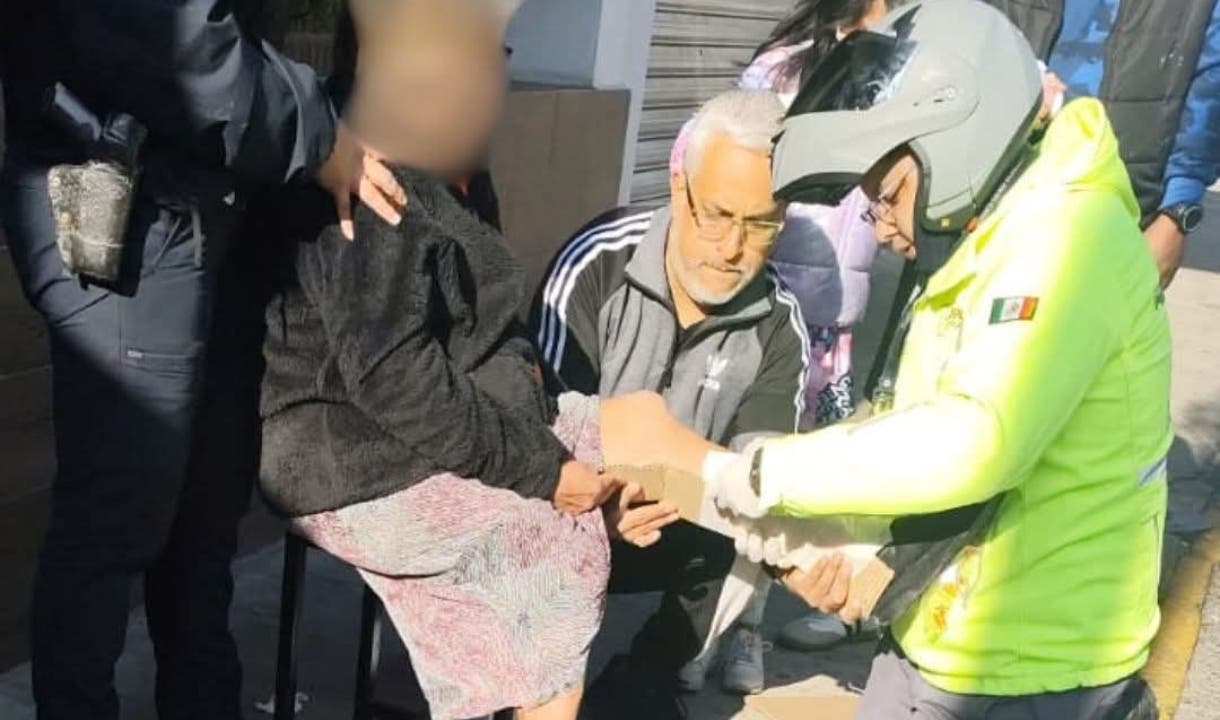 Registro en mal estado de Agua de Puebla provoca grave accidente: mujer sufre fractura de rodilla en la 21 Oriente