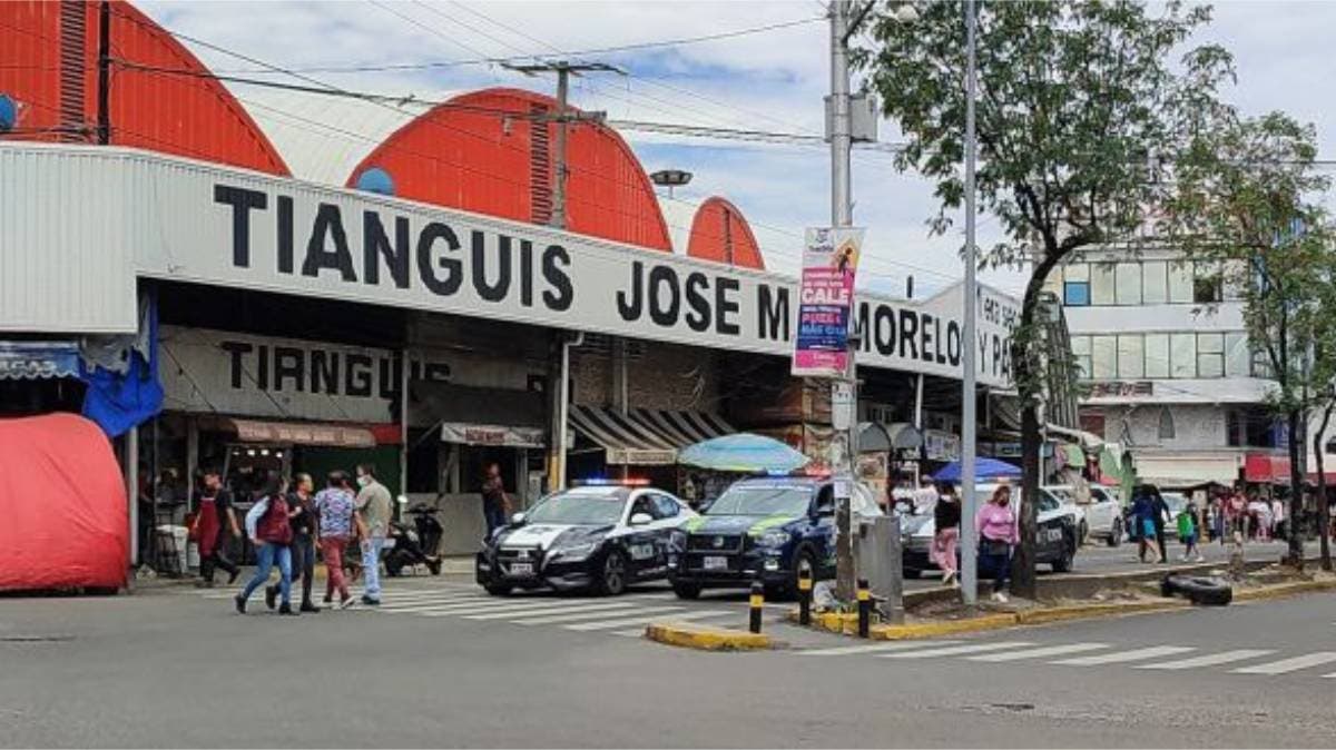 Hallan restos humanos enterrados en el Mercado Morelos: confirman fosa clandestina en Puebla