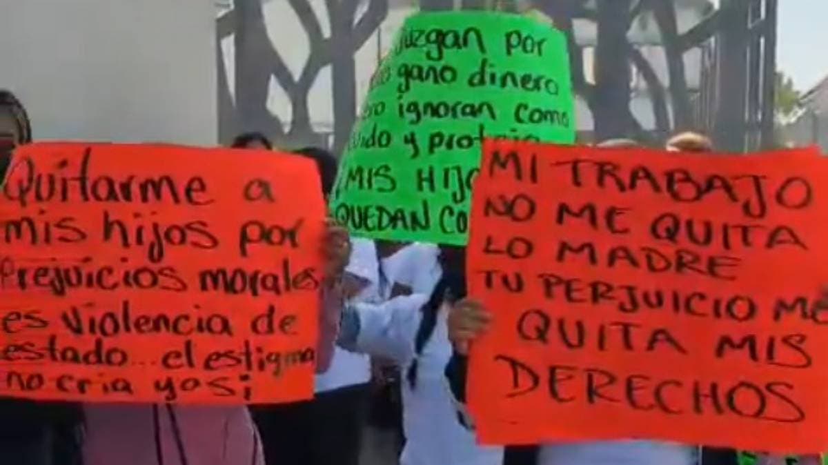 Trabajadoras sexuales protestan en Congreso de Puebla: exigen no perder custodia de hijos