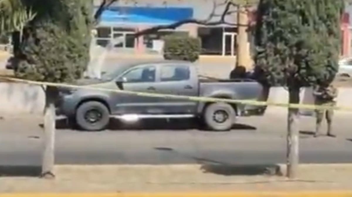 Domingo de terror en Puebla: hallan cuerpo sin vida dentro de una camioneta en plena vía pública