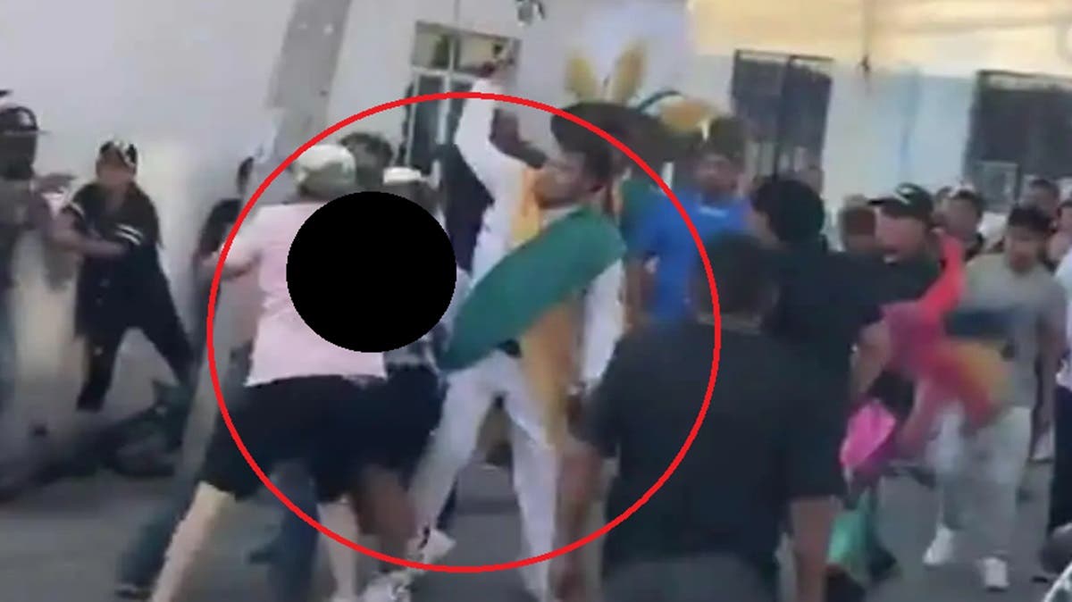 Del baile a los golpes: riña interrumpe carnaval de Huehues en San Pablo Xochimehuacán